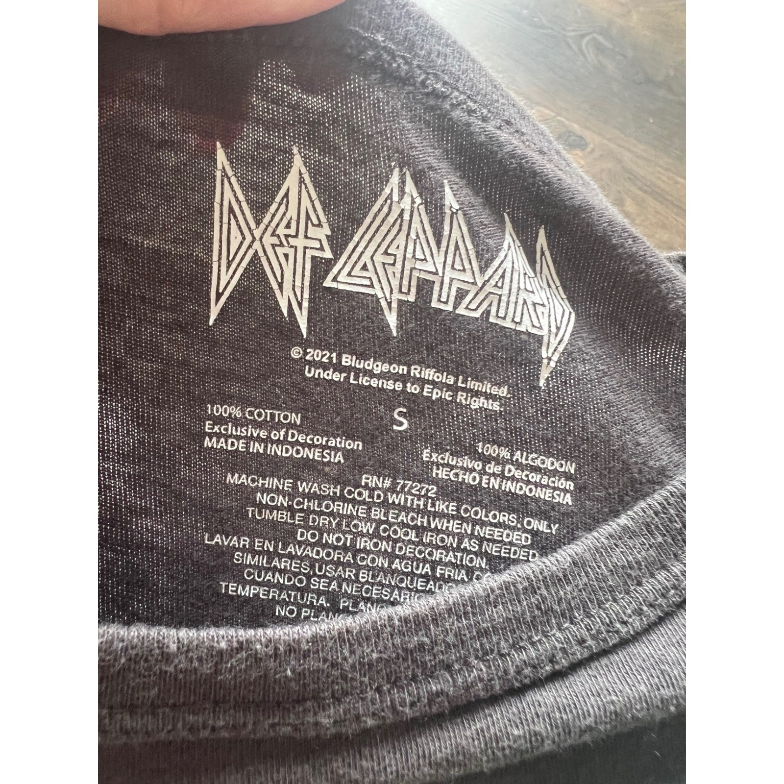Def Leppard Graphic T-Shirt Womens Small Charcoal Gray Tropical Leopard Band Tee