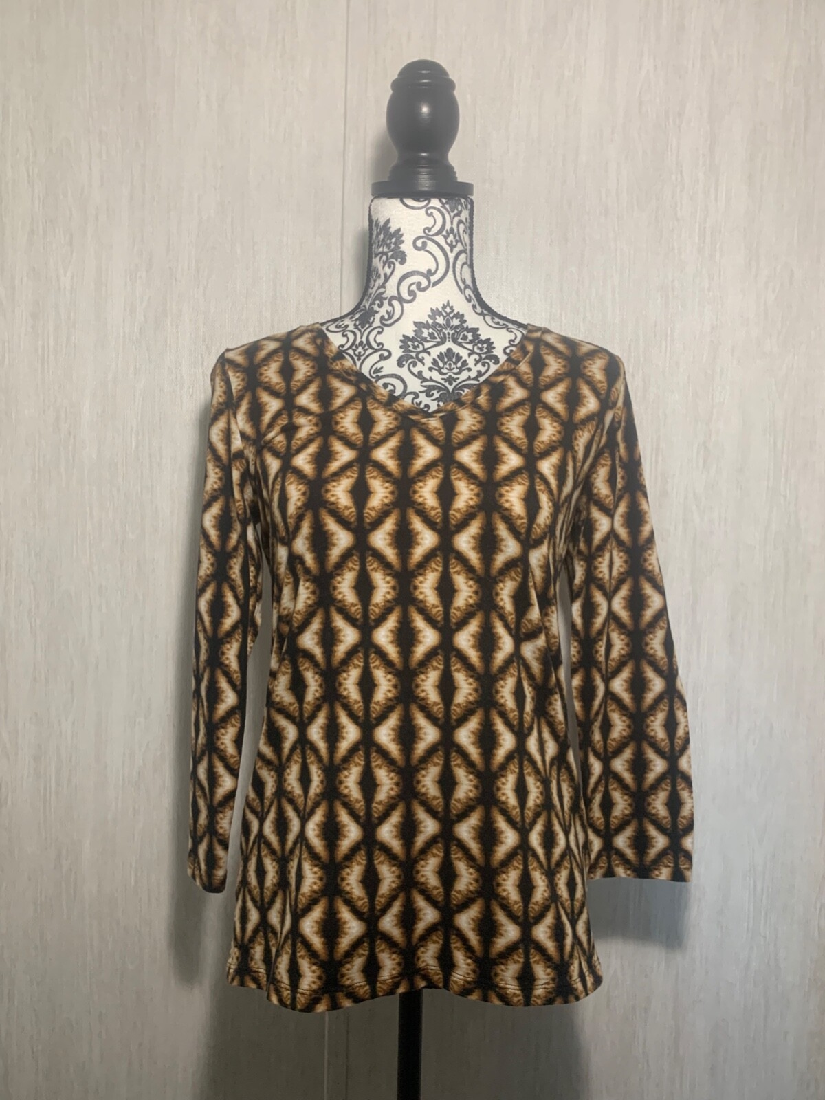 Rafaella – Weekend – Brown Black White Abstract V-Neck Top – Size Small