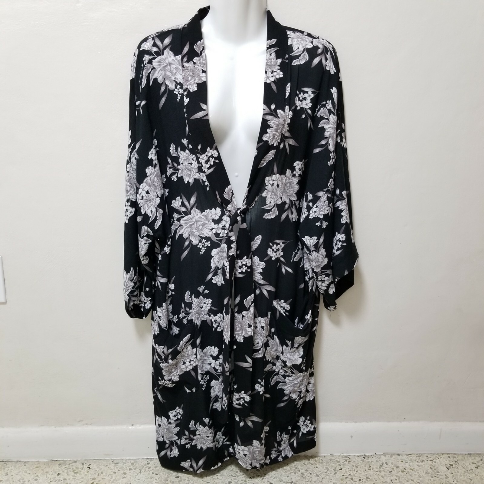 Spiritual Gangster Kimono Maya Floral Cover-up Sarong Black Tie One Size Pockets