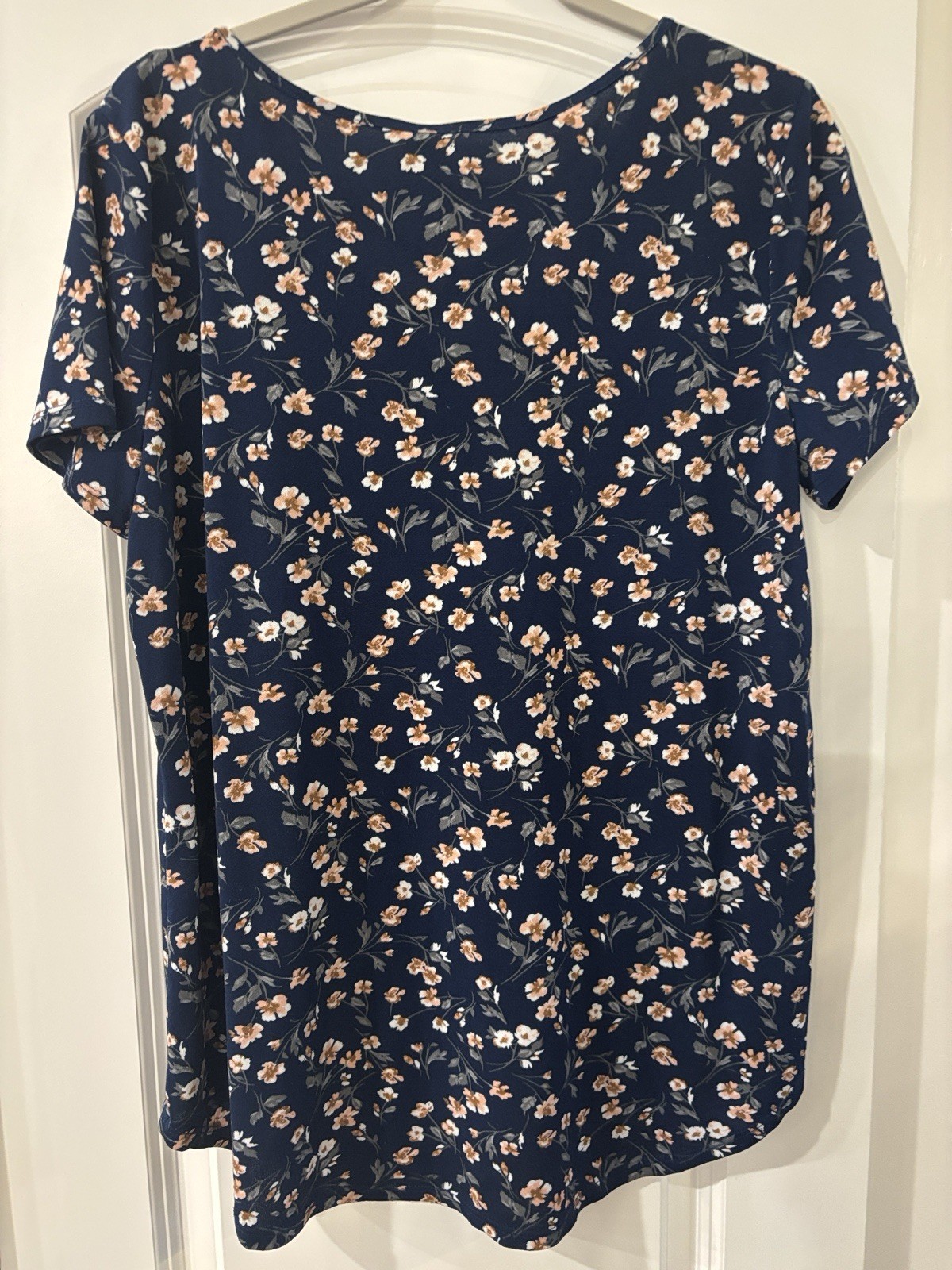Kaileigh Floral V-Neck Short Sleeve Criss-Cross Hi-Low Pullover Blouse L