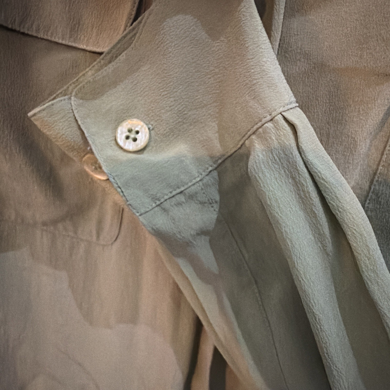 Vintage Y2K Alexandria L Minimalist 100% Silk Button Up Collar Blouse Sage Green