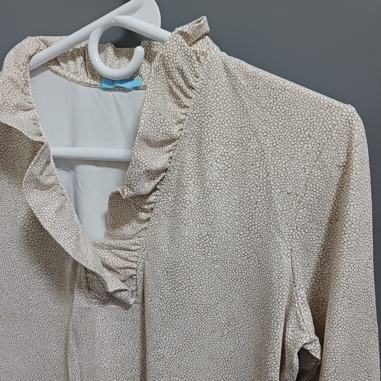 J. McLaughlin Durham Catalina women’s Ruffle Neck 3/4 Top blouse Sz S Oatmeal