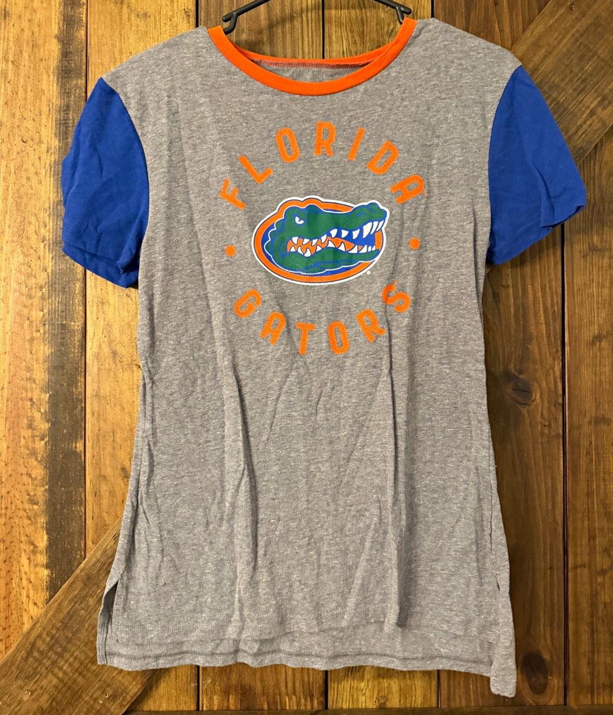 Box Seat Clothing Co. Women’s S Florida Gators Raglan Graphic Tee Gray Blue