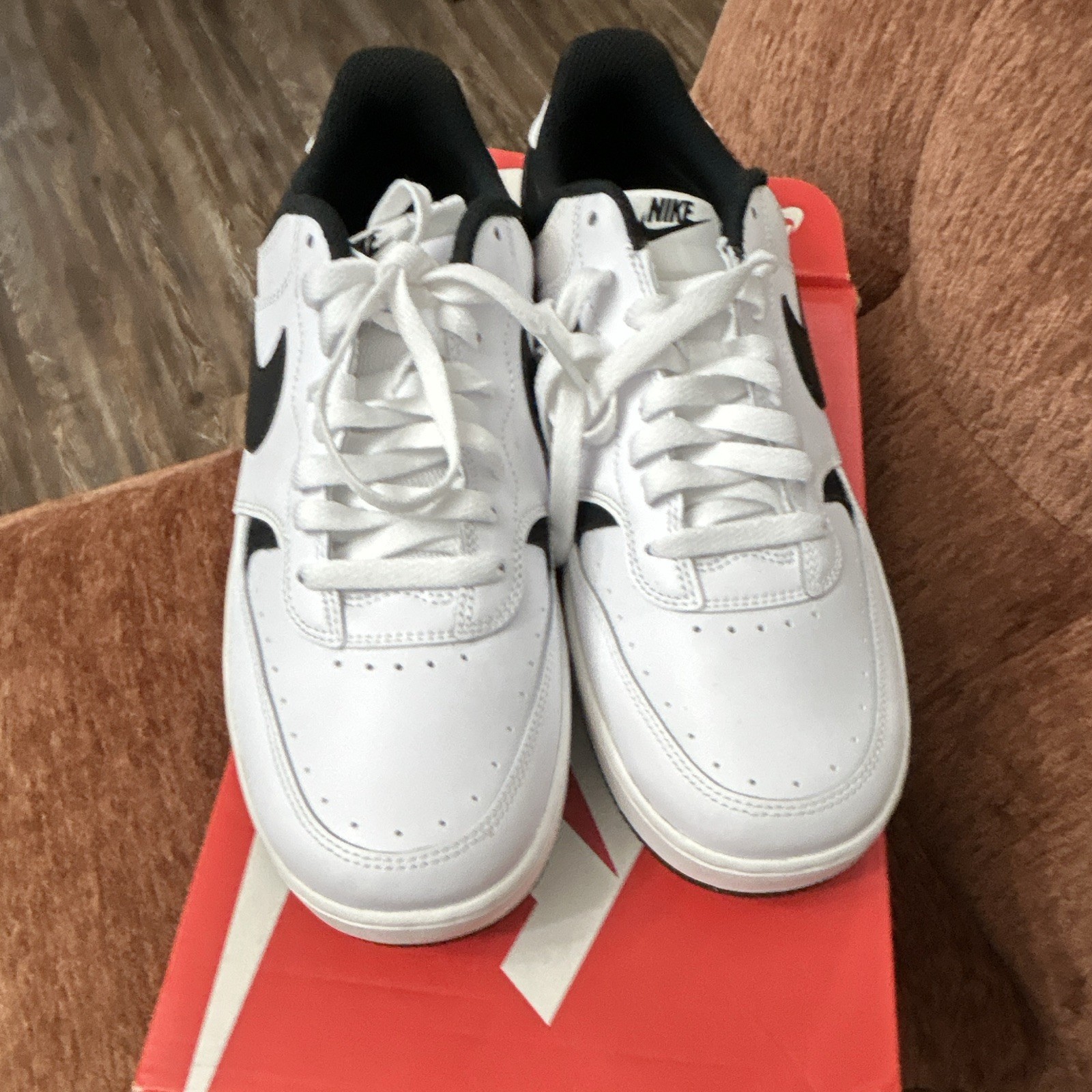 Nike Gamma Force White/Black Low Top Leather Lace-Up woman’s Sneakers DX9176-100