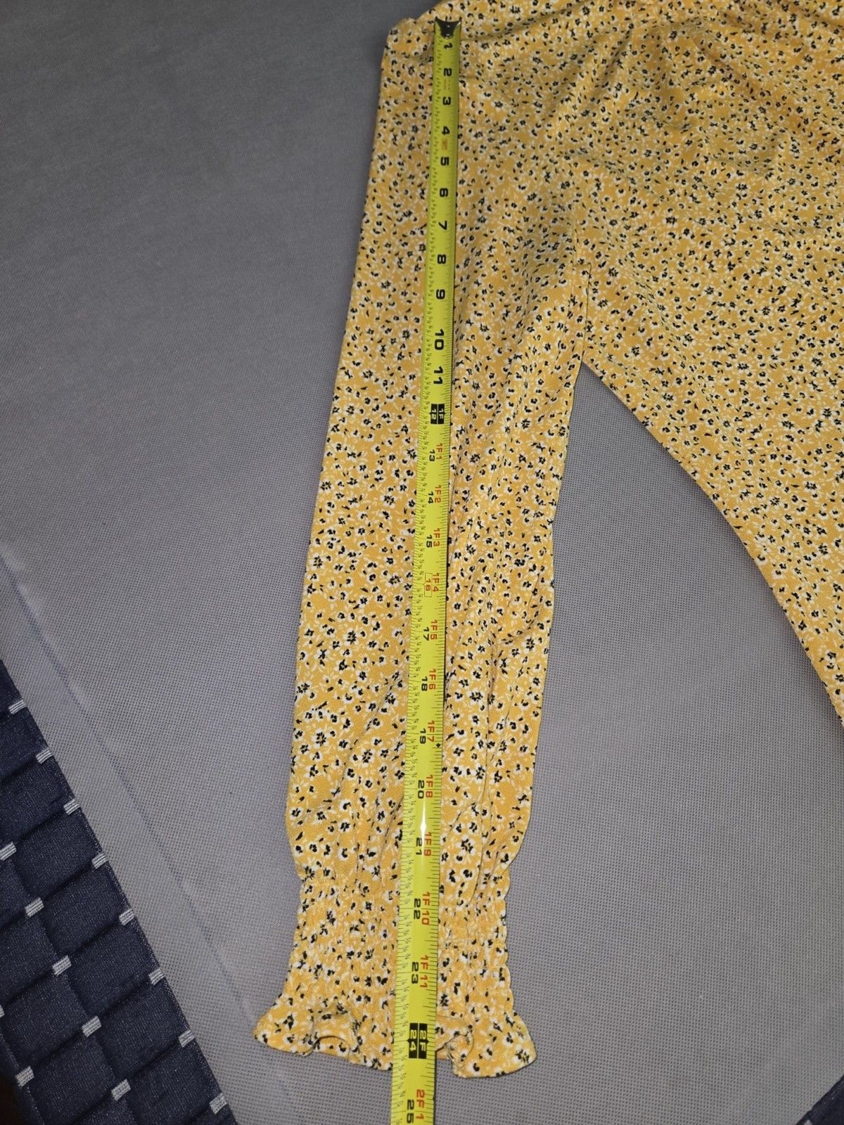 Blusa Adrianna Papell Yellow Stamped Flowers Long Manga – Size L (See Measures)