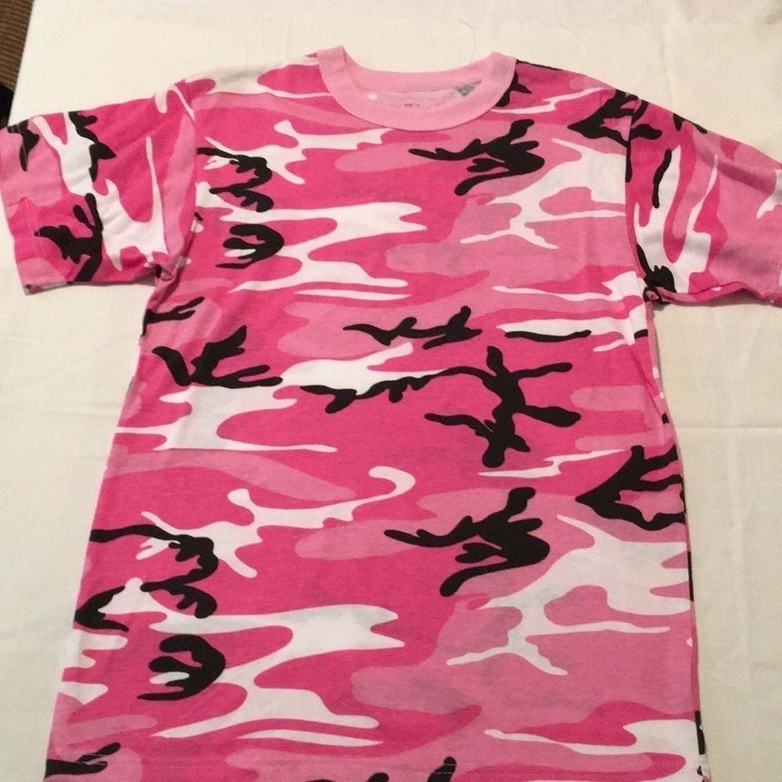 Rothco pink Camo tee size S (J) (K)