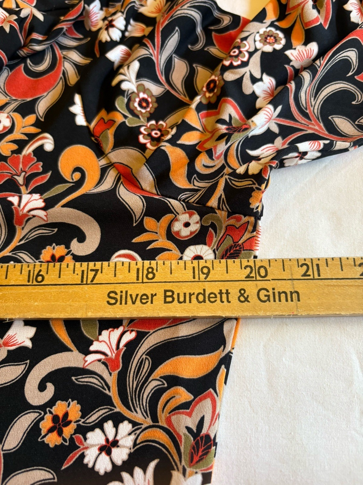 Gorgeous Susan Graver liquid knit floral paisley print tunic size small