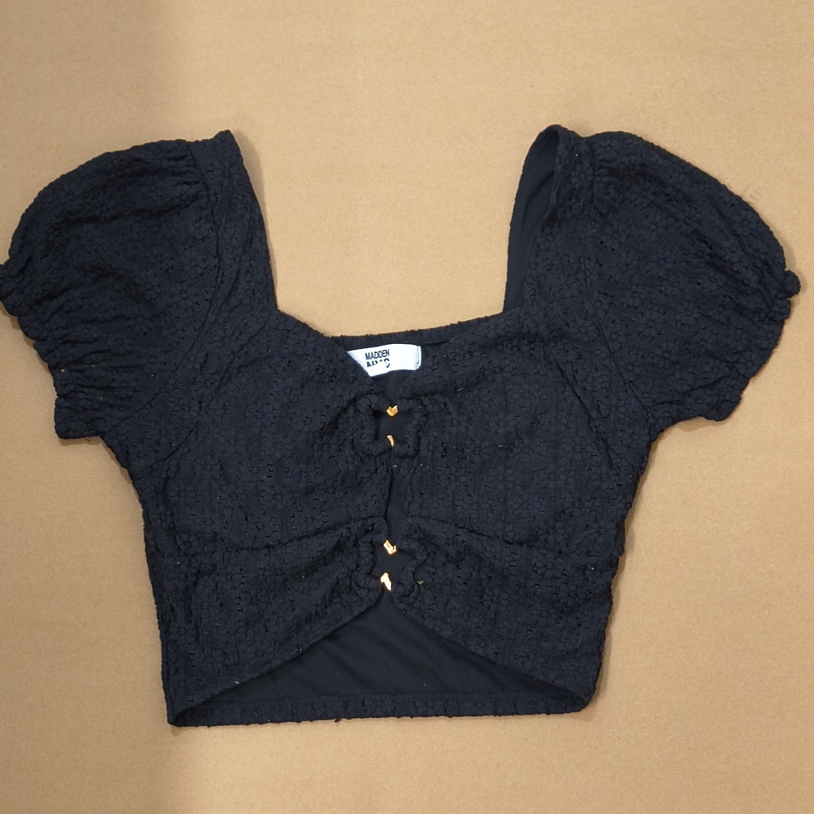 Madden NYC Women’s M Black Solid Square Neck Puff Sleeve Button Cropped Top 012
