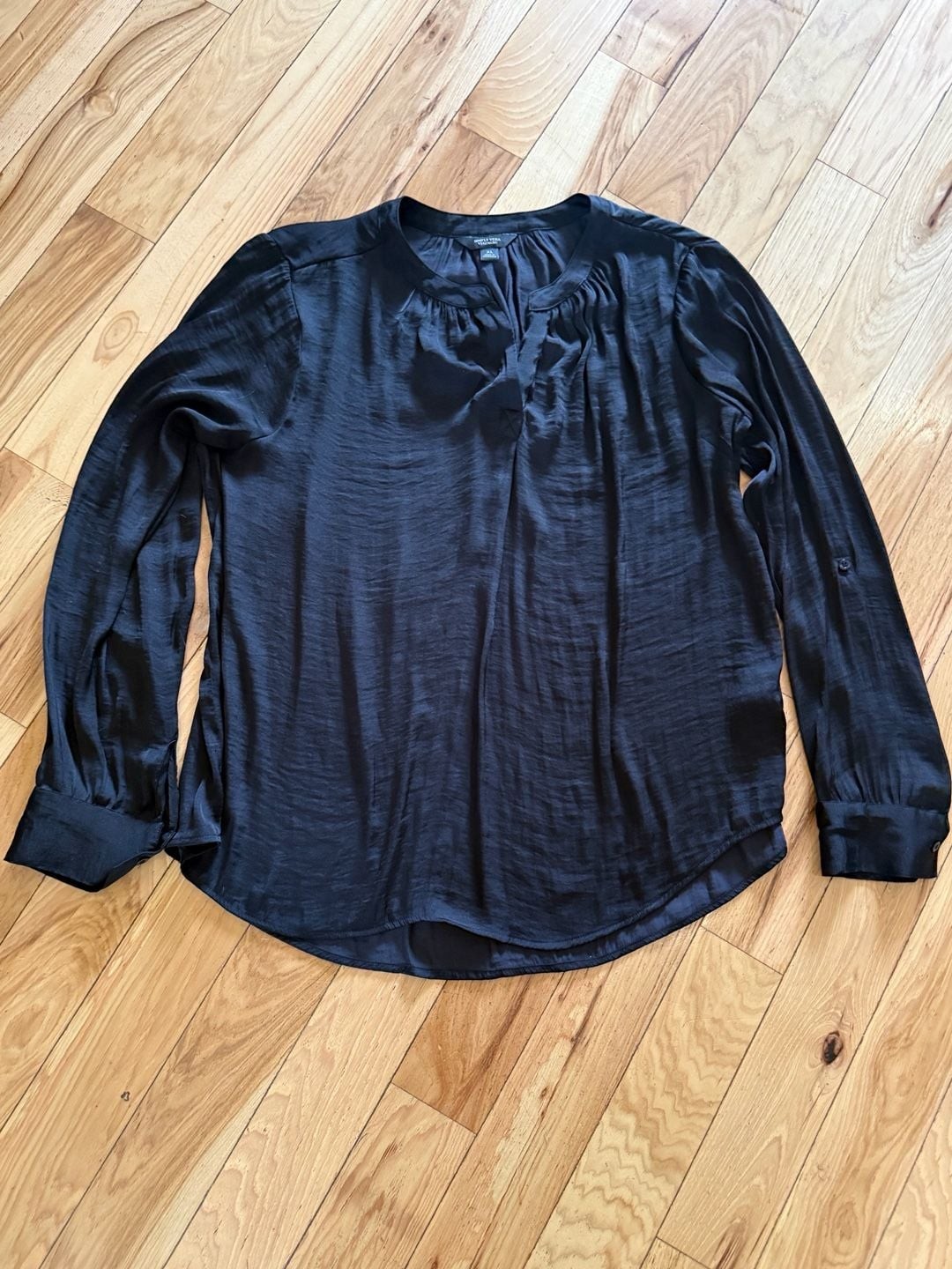 Simply Vera Vera Wang Women’s Black Long Sleeve Satin Blouse