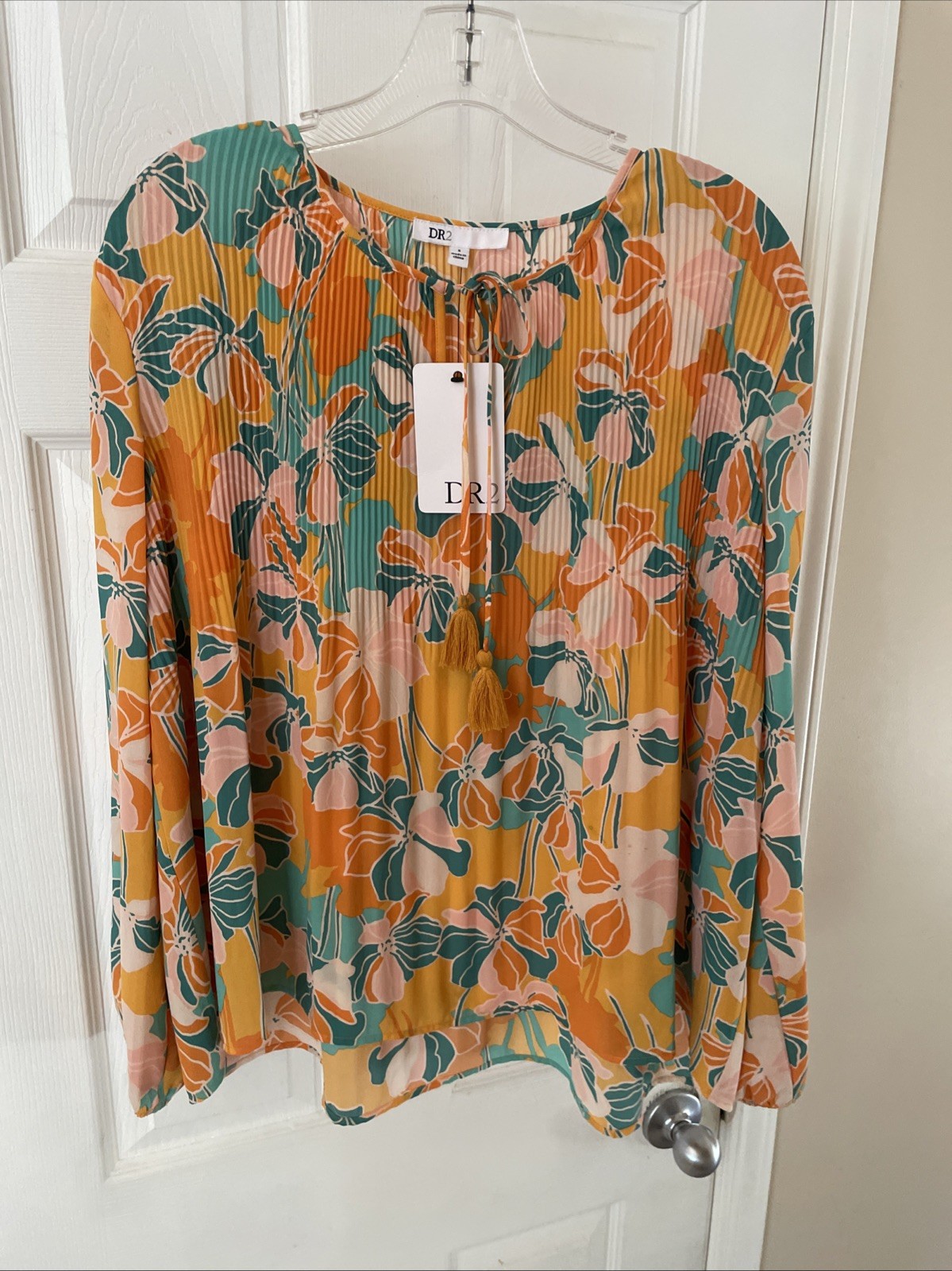 DR2 Women NWT Sz S Beautiful Peach Blue V-Neck Long Sleeve Blouse Gorgeous