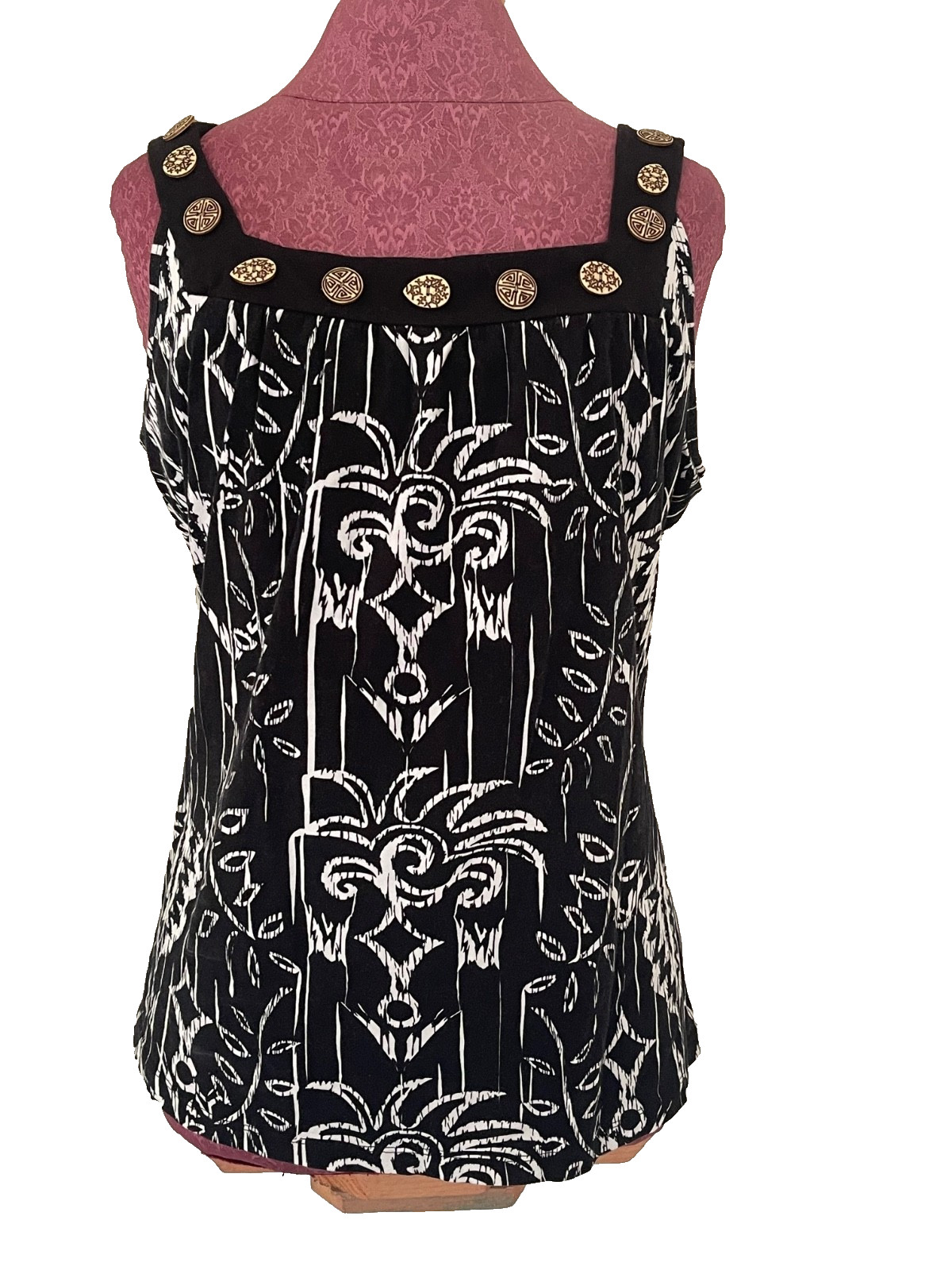 Bay Studio Women’s Top Size L Black White Print Sleeveless Built-In Bra Stretch