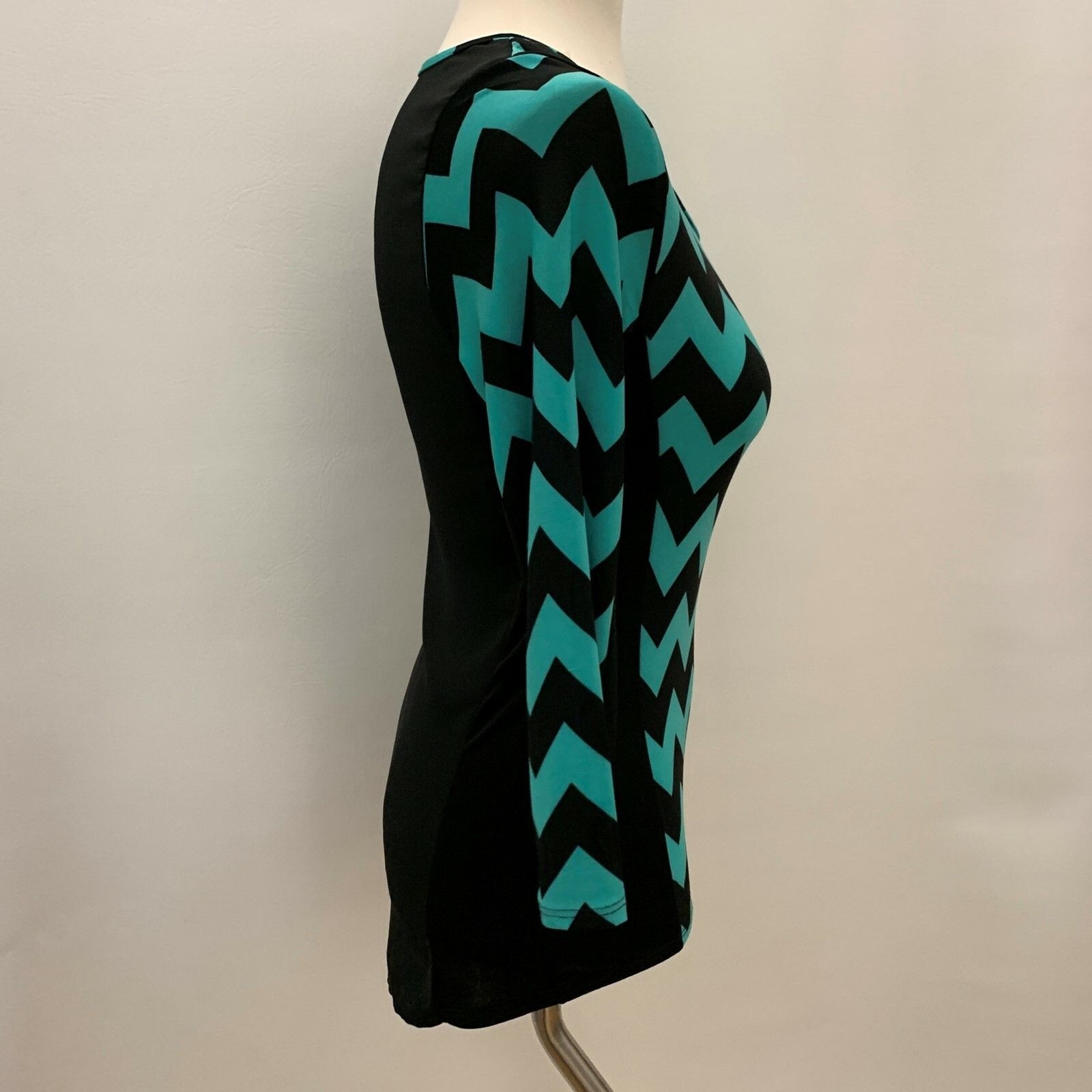 Discreet Women’s Top X-Small Black Green Round Neckline