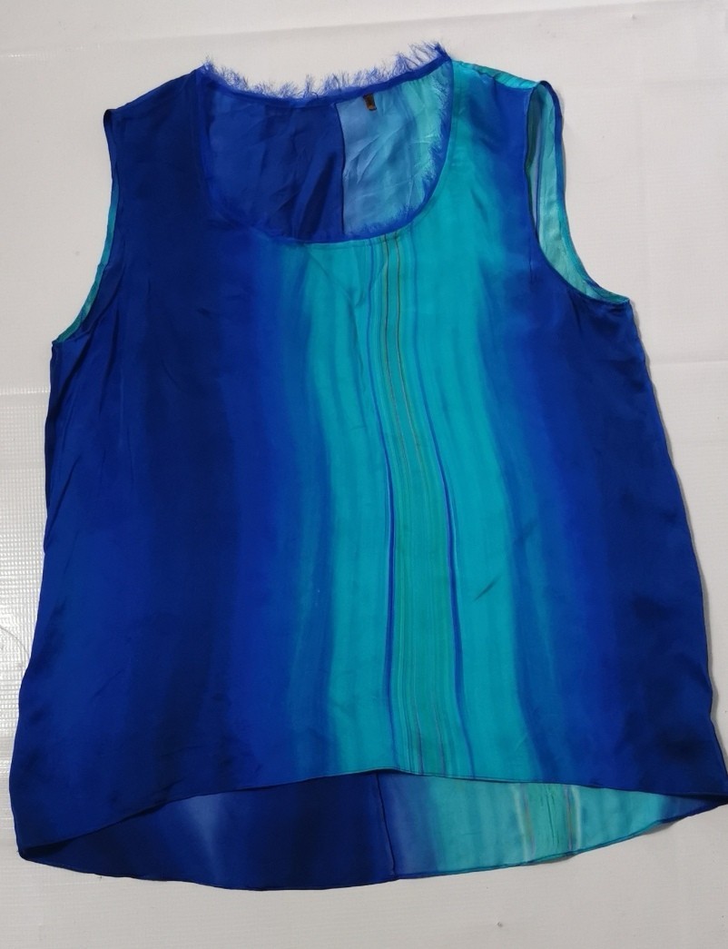 Vintage Silk Blouse. Elegant silk blouse. Satin. Blue. 100% Mulberry silk size:M