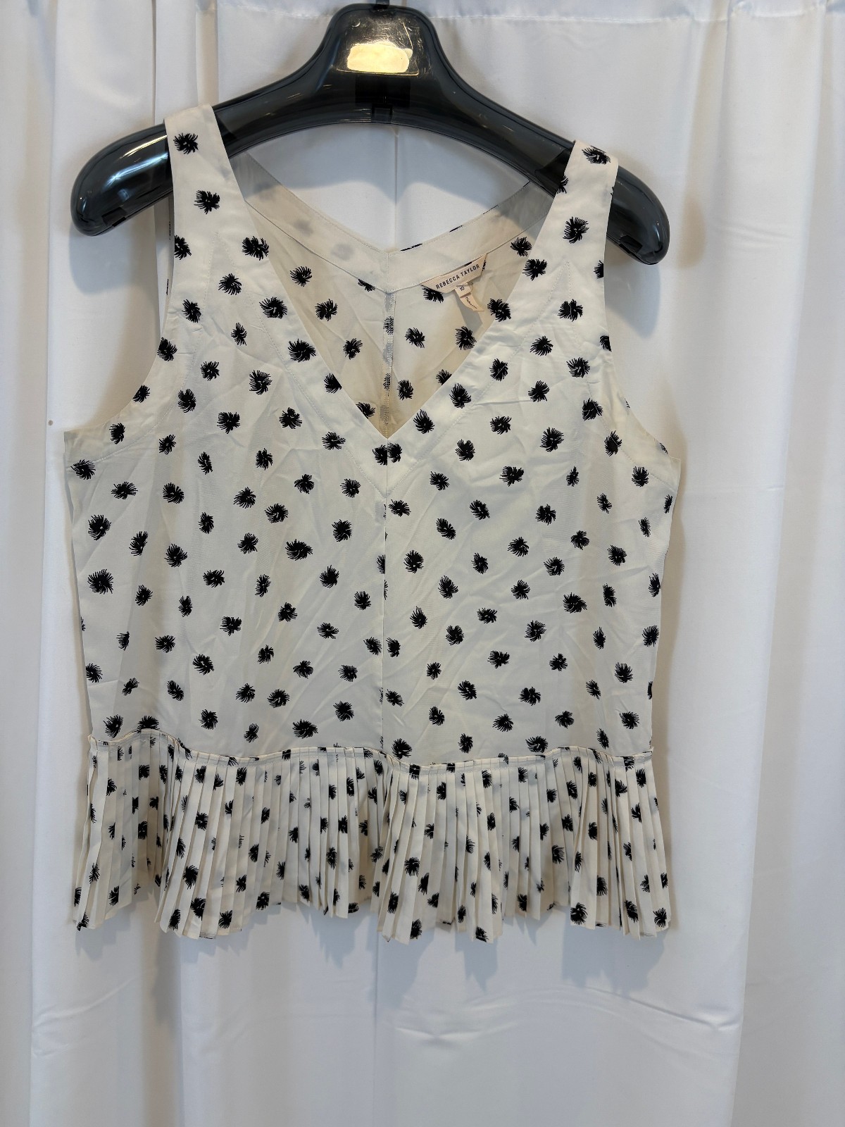 Rebecca Taylor Size 10 Ivory & Black Silk V Neck Pleated Sleeveless Top Tank