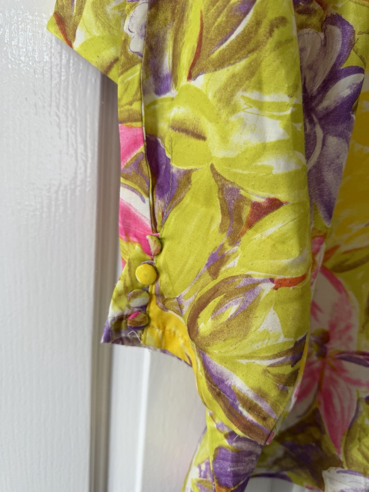 Vintage Sandamanee Thai Silk Blouse – Yellow Floral – Relaxed Fit Size S (8-10)