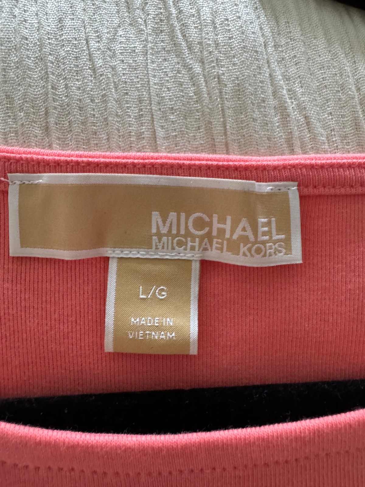 Michael Kors Short Sleeve Top Size L in Coral. NWT