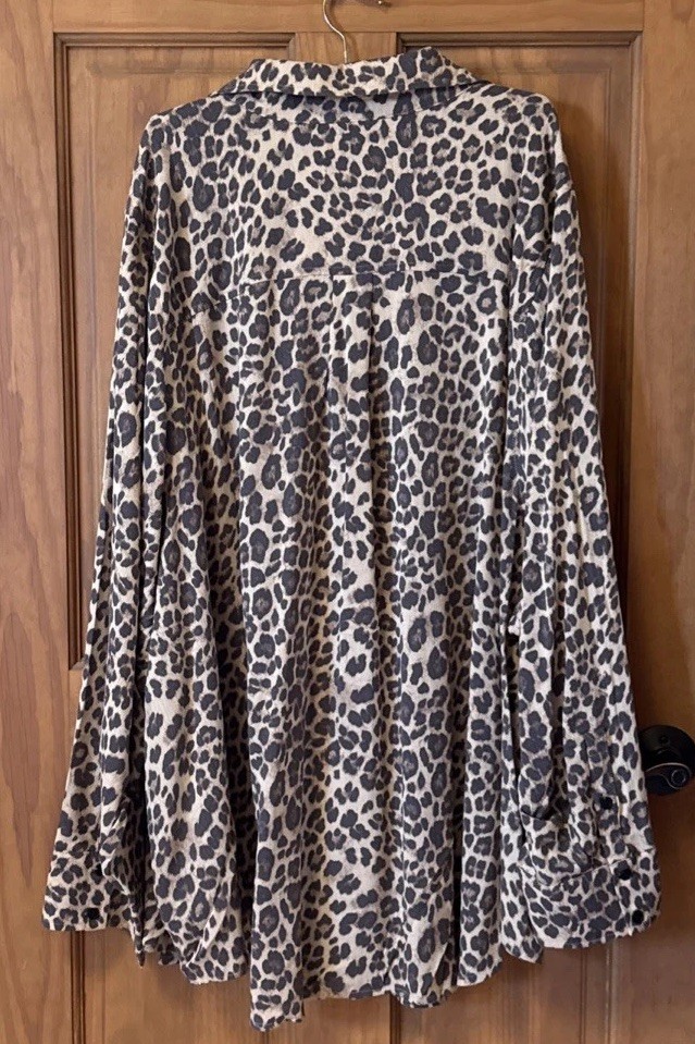 TORRID LONG SLEEVE SHIRT BLOUSE TOP LIZZIE BUTTON UP SHIRT 6 6X 6XL 30 NEW