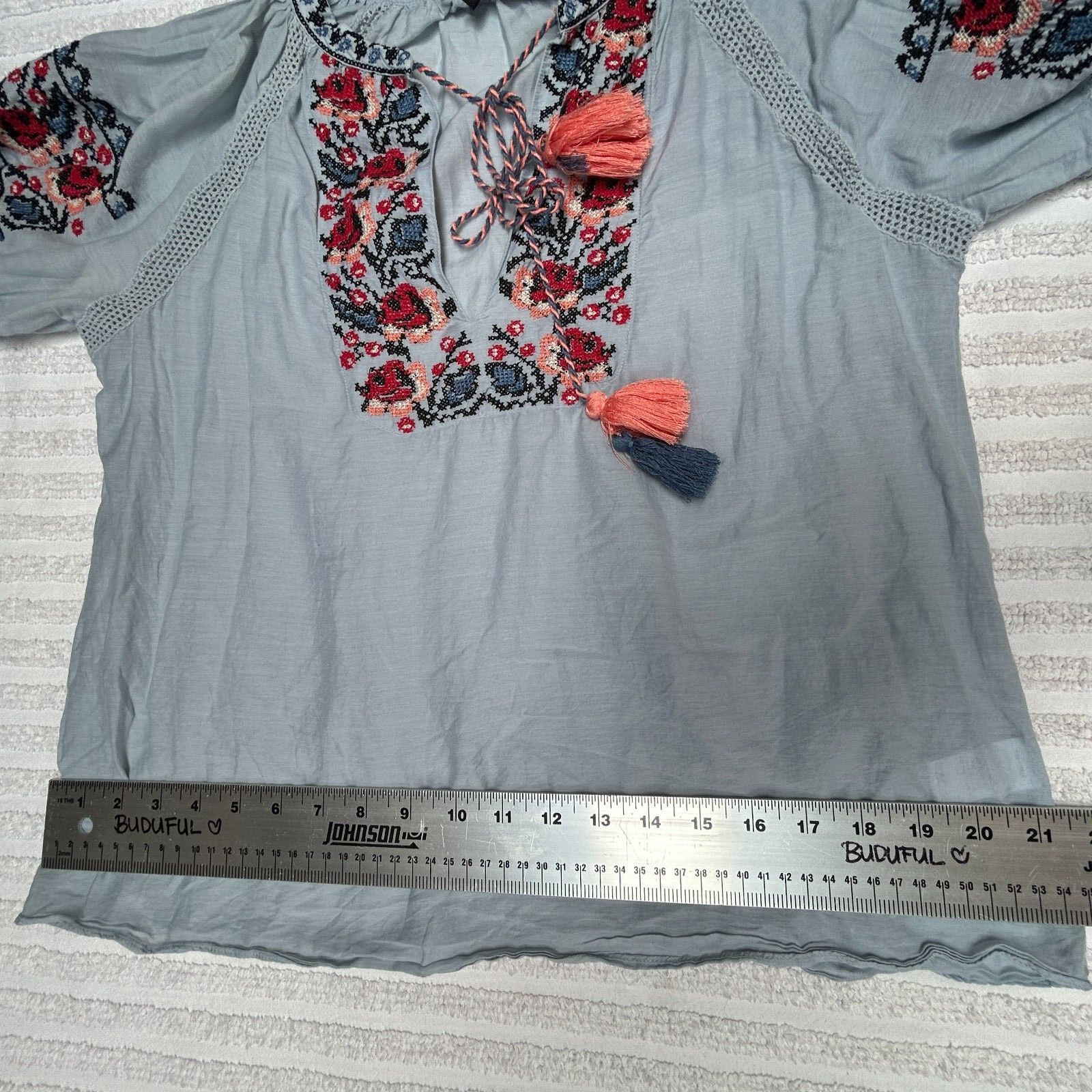 Love Sam Women’s Size XS Floral Embroidered Ruffle Peasant Top Blouse Tasseled