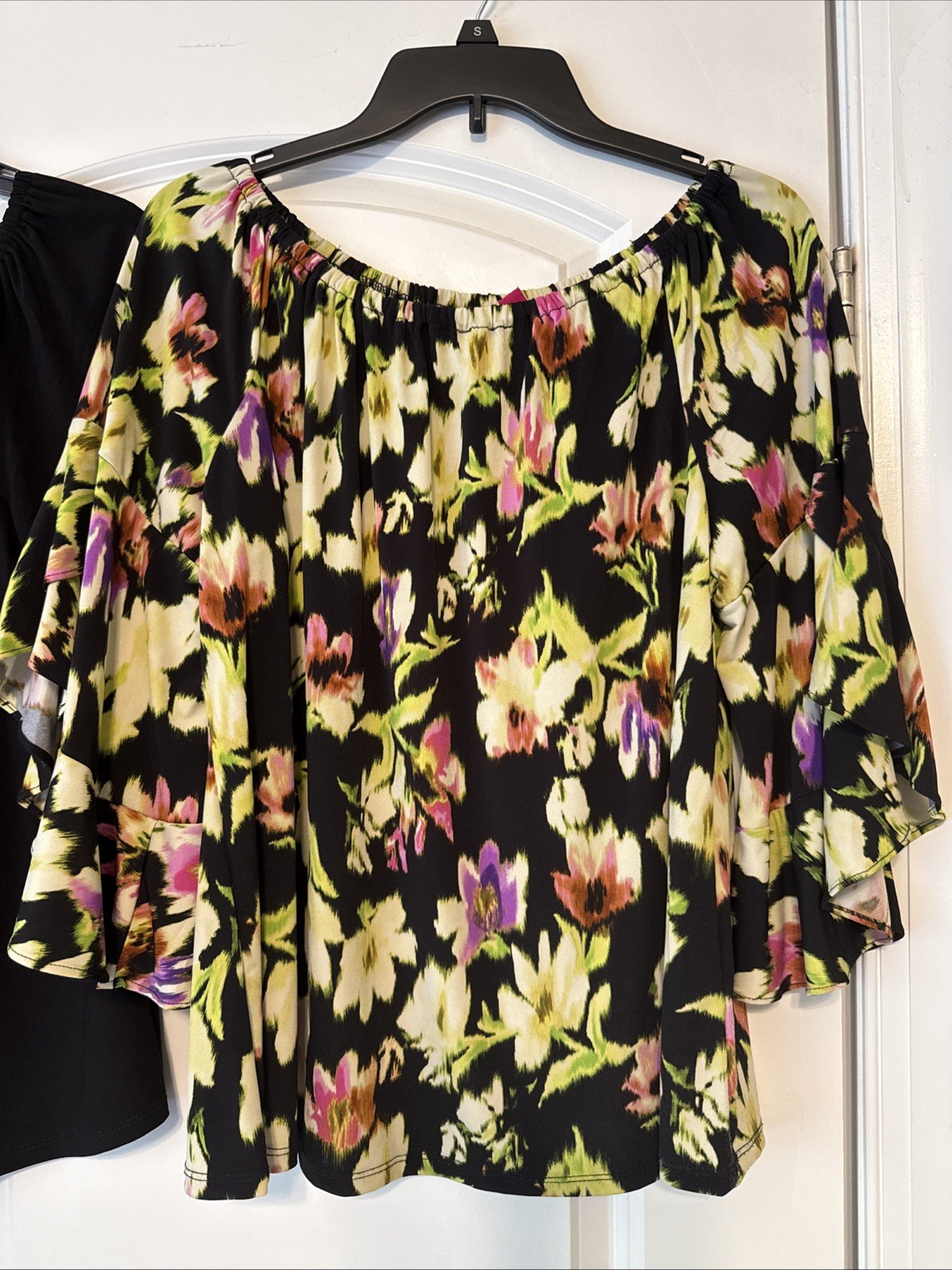 2 Vince Camuto Flutter-Sleeve Tops – Solid Black & Black/Green Floral – Medium