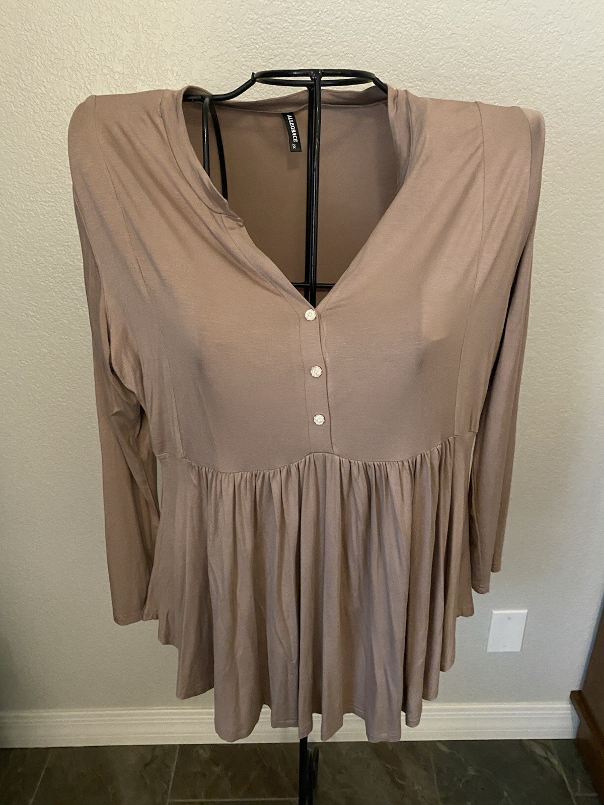 Allegrace Women’s Plus Size Henley V Neck Tunic Swing Flowy Blouse 2XL Beige New