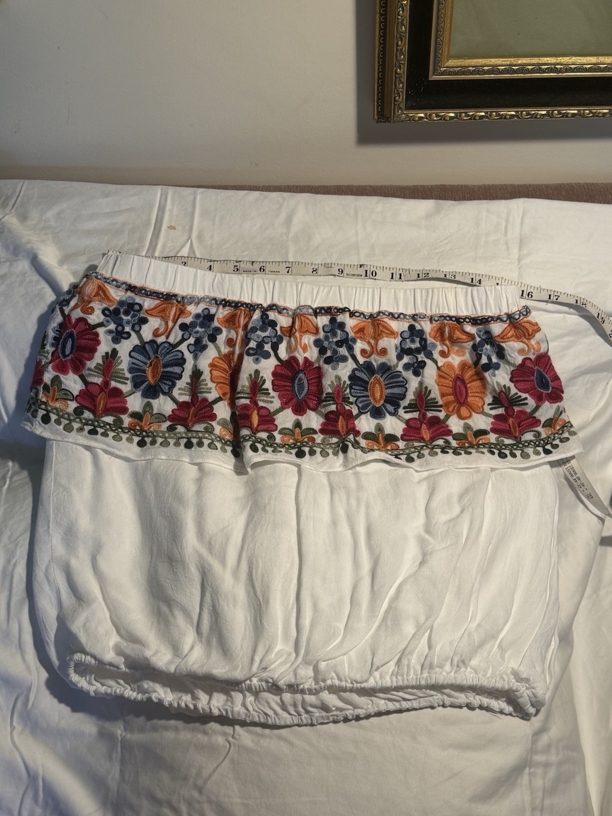 ON THE RUN EMBROIDERED Top Size L Boho Gypsy White OFF SHOULDER Peasant Blouse