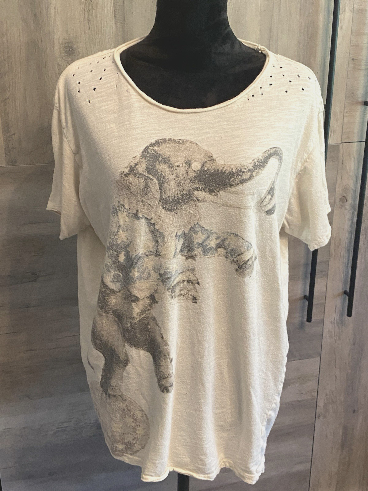 💕 MAGNOLIA PEARL Balancing Act Elephant Moonlight Tee Shirt RARE FIND! 🐘