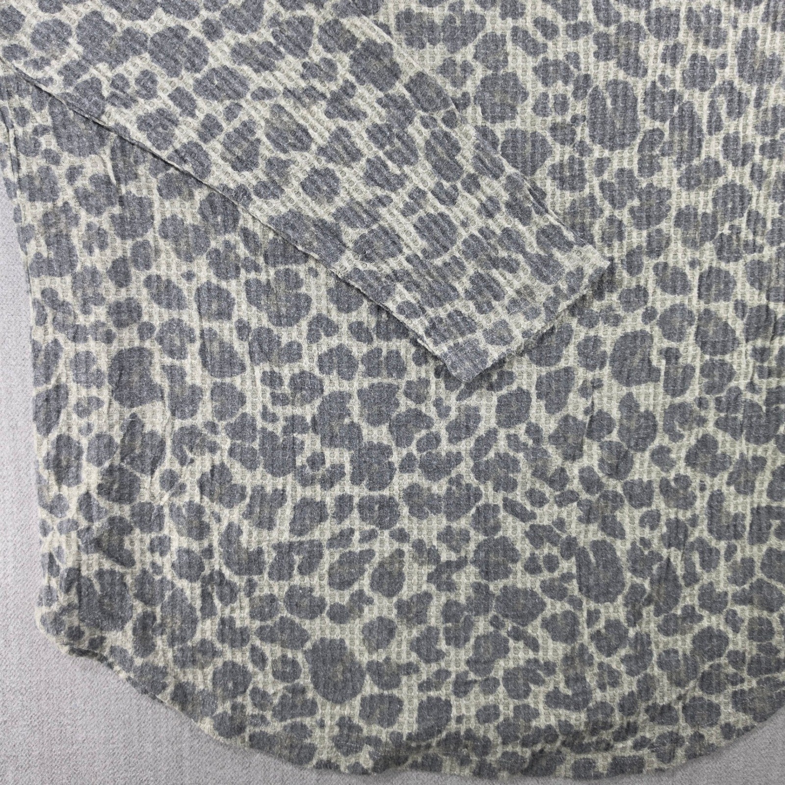 Peace & Pearls Waffle Knit Top Women XXL Gray Leopard Print Raglan Sleeve