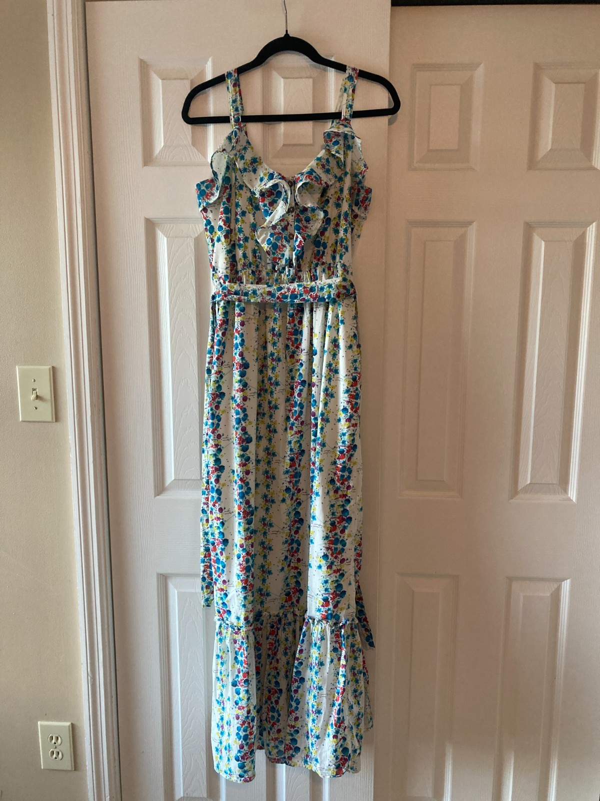 Lot of women’s medium tops and dresses 5pc +1 bonus