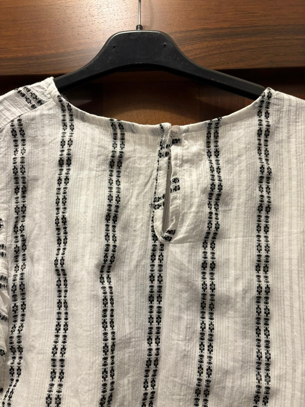 Women’s Wide Pattern Button Back Blouse