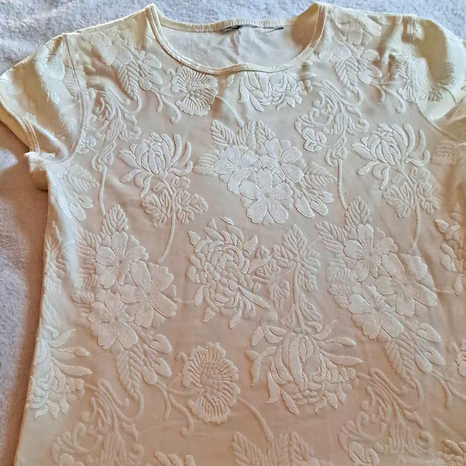 Women’s Beige Floral Jacquard Textured Crew Neck Pullover Blouse Short Sleeve XS