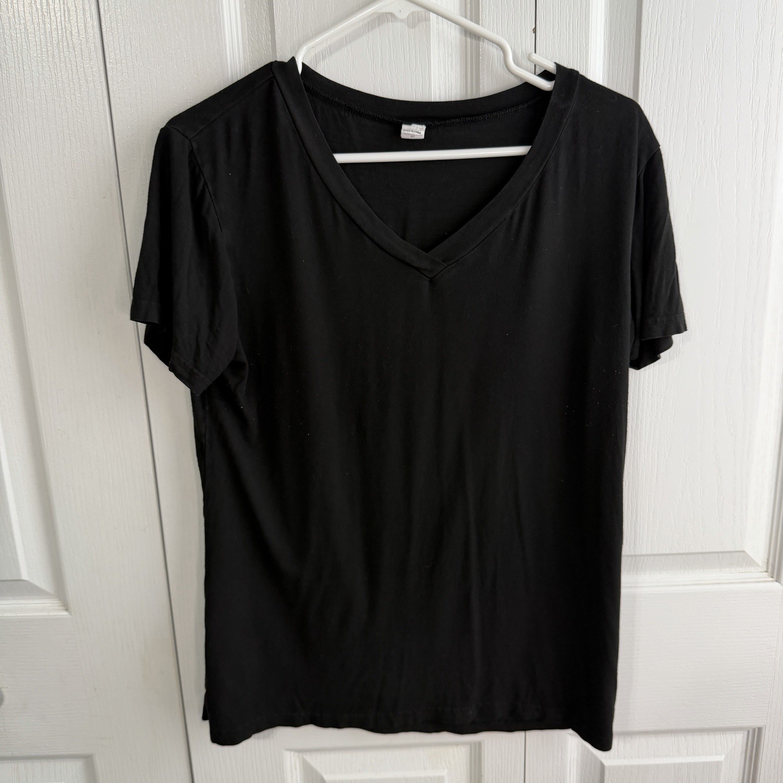 Black V Neck Short Sleeve Tee Women’s Size Medium Casual Travel Office Business