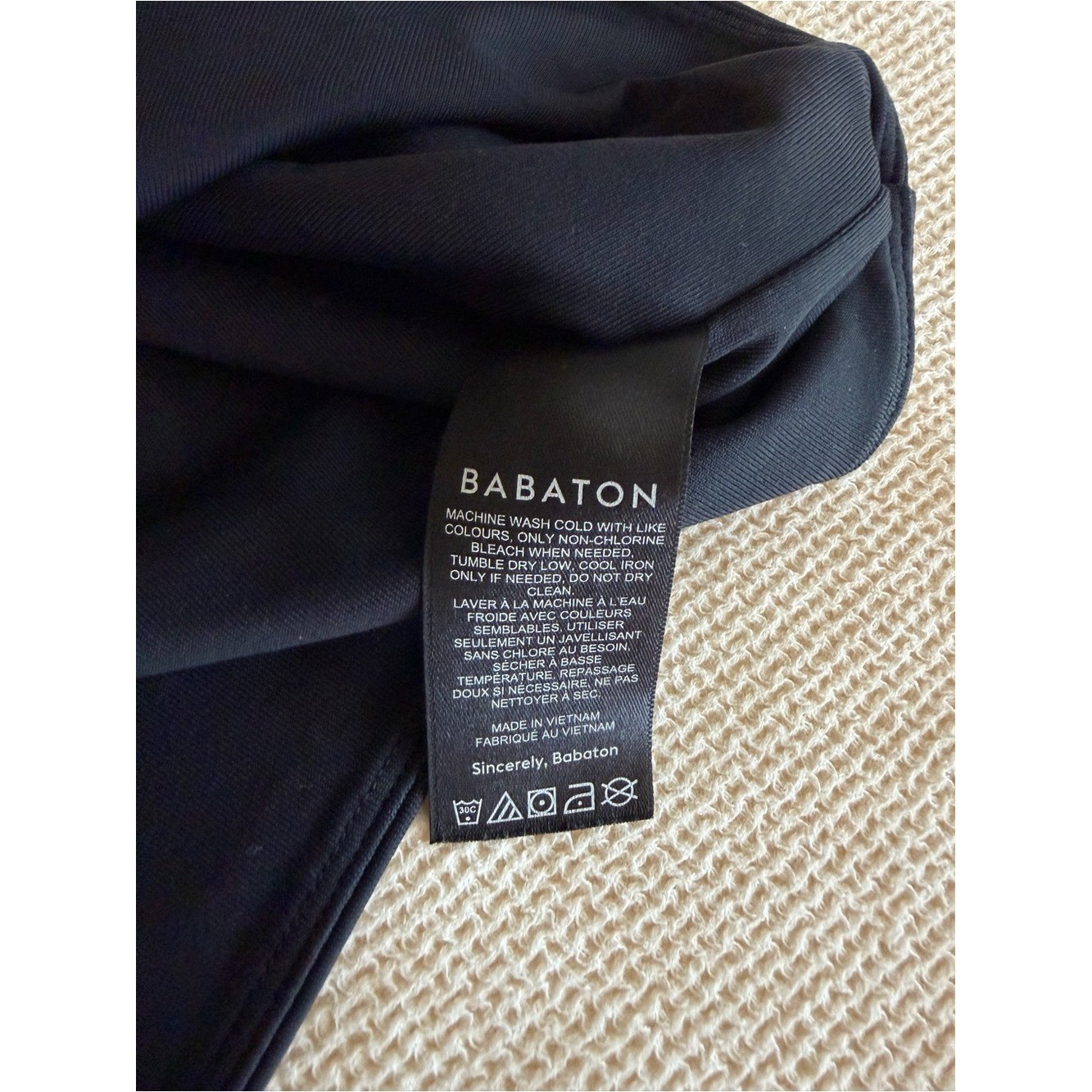Aritzia Babaton Black Short Sleeve Crewneck Crop Top