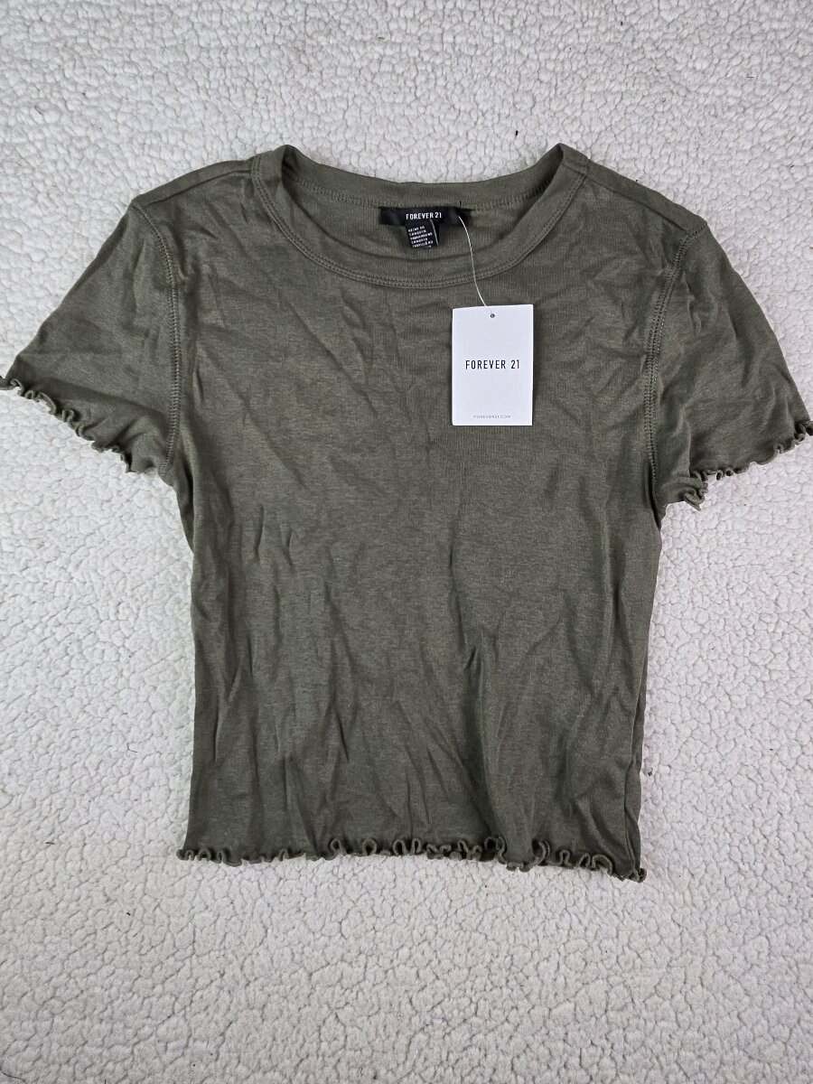 FOREVER 21 Size Small Women’s Olive Green Cropped Top T-Shirt