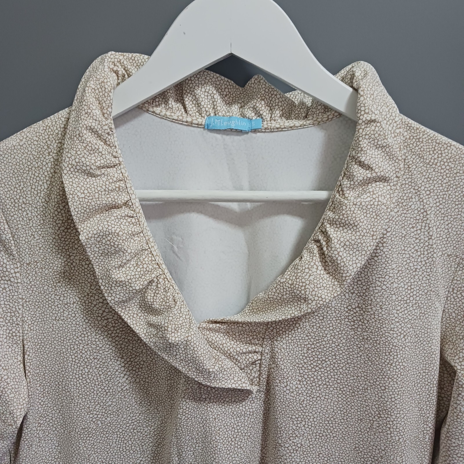 J. McLaughlin Durham Catalina women’s Ruffle Neck 3/4 Top blouse Sz S Oatmeal