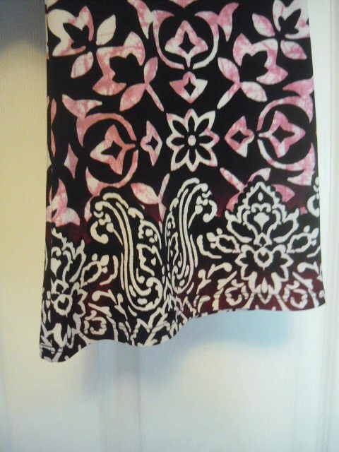 Ladies Large, Blouse Top, 3/4 Flared Sleeve, Banded Neckline into an open V.