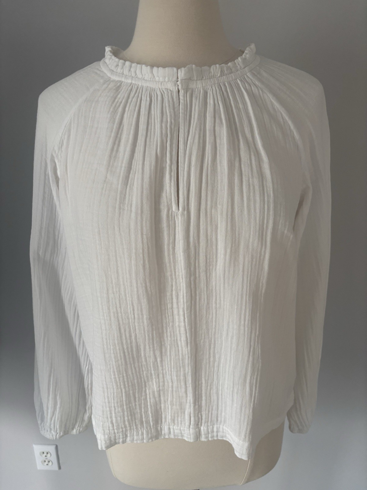 Gap Small White Crinkle Gauze Ruffle Neck Top Long Sleeve Split Button Neckline