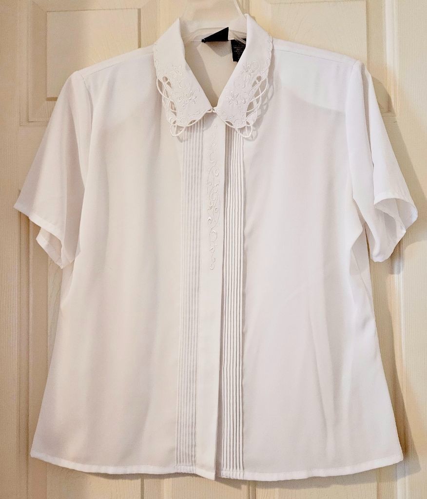 Laura Scott White Blouse~ Embroidery~ Cut Out Collar- Pleated~ Women’s Sz 12~EUC
