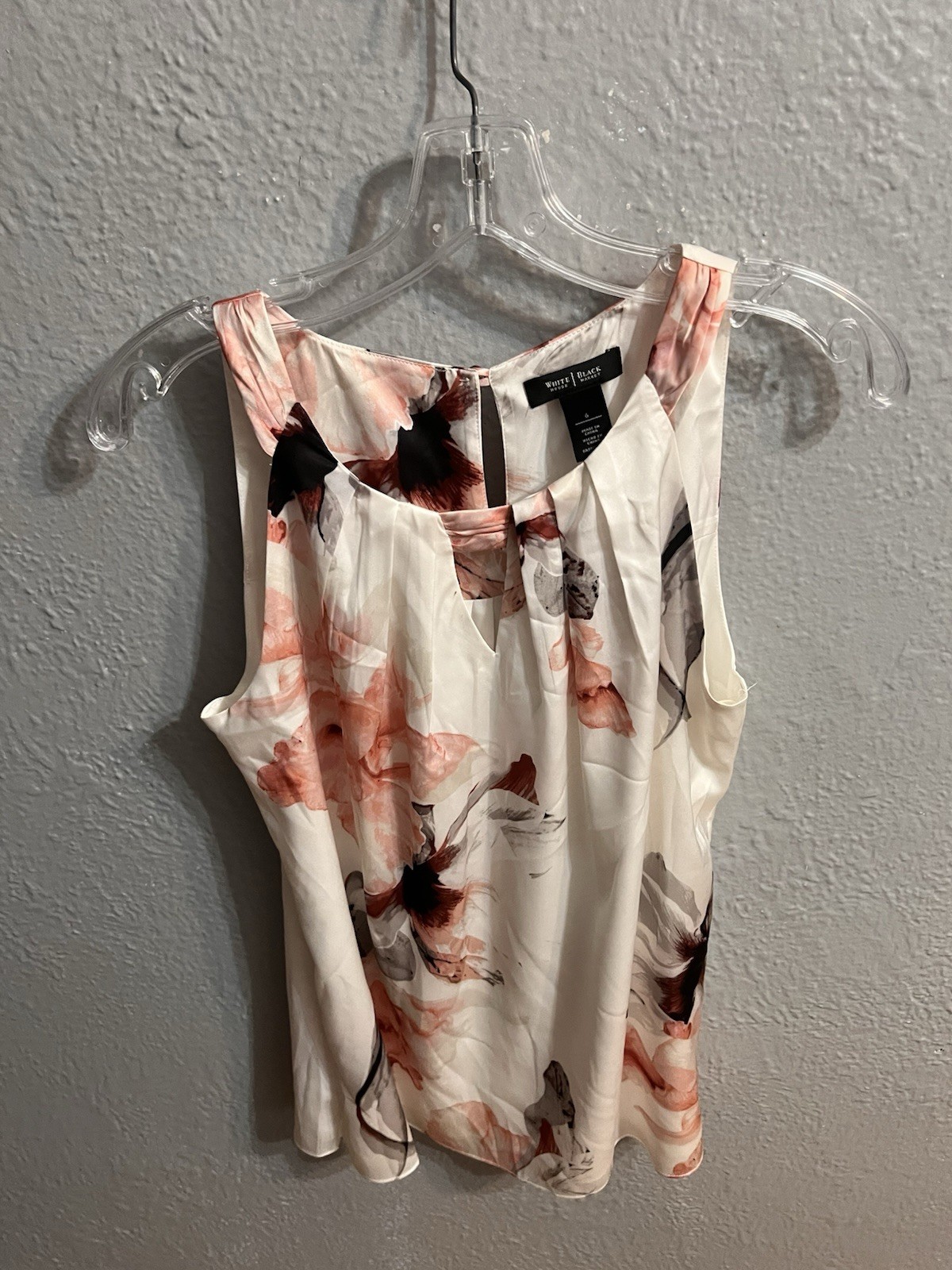 White House Black Market Sleeveless Blouse size 6 Round Neck Lined