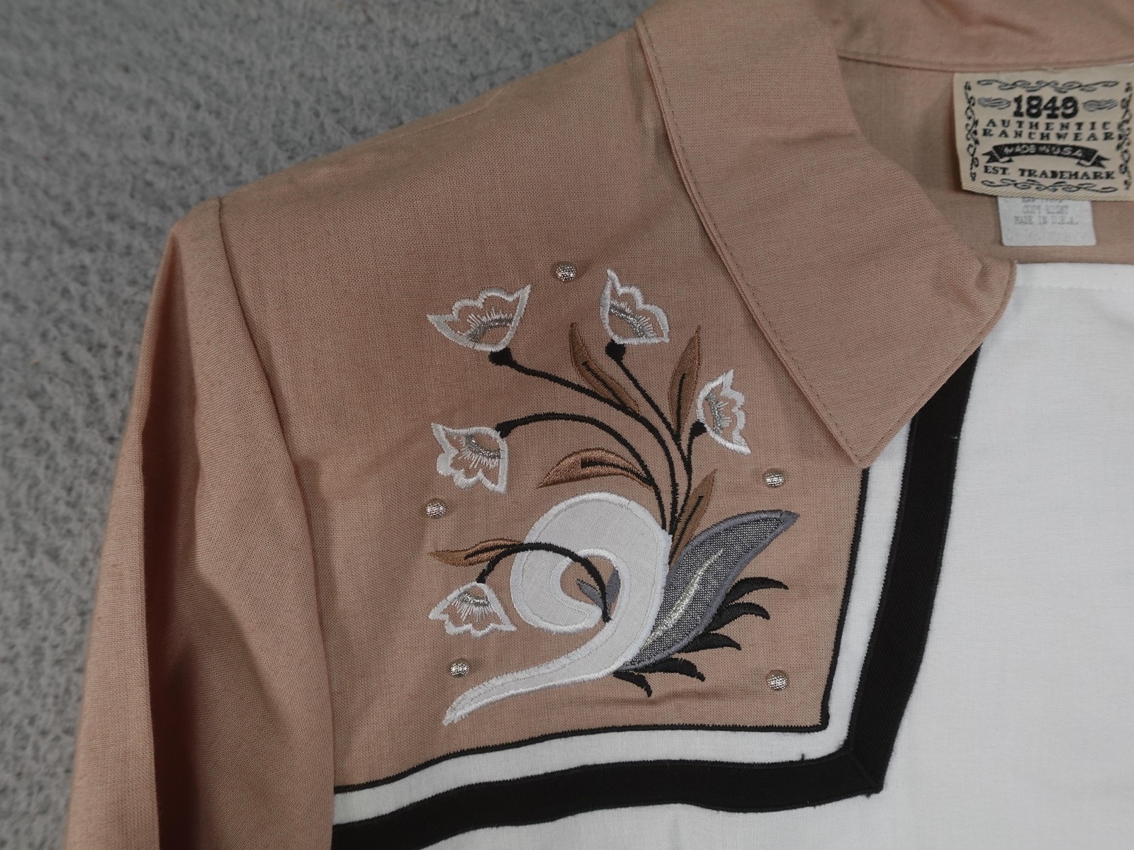 Vintage Western Shirt Womens Medium Beige Horse Show Embroidered Flowers Rodeo