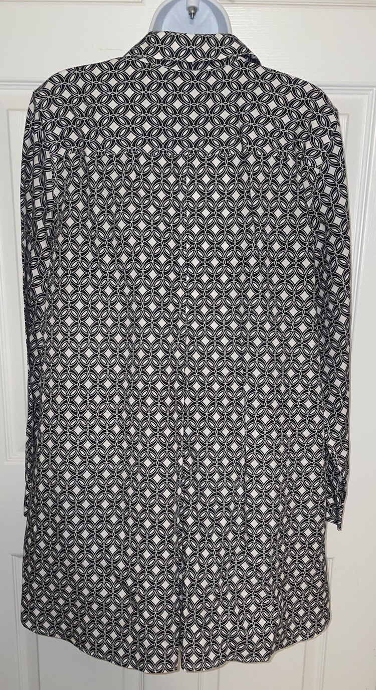 Chicos Sz 2 Large No Iron Blue White Geometric Pleat-Back Cotton Shirt EUC