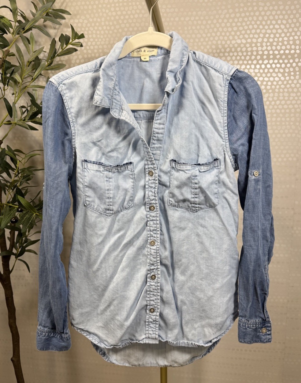 Cloth & Stone Anthropologie XS Chambray Two Tone Denim Button Up 100% Tencel