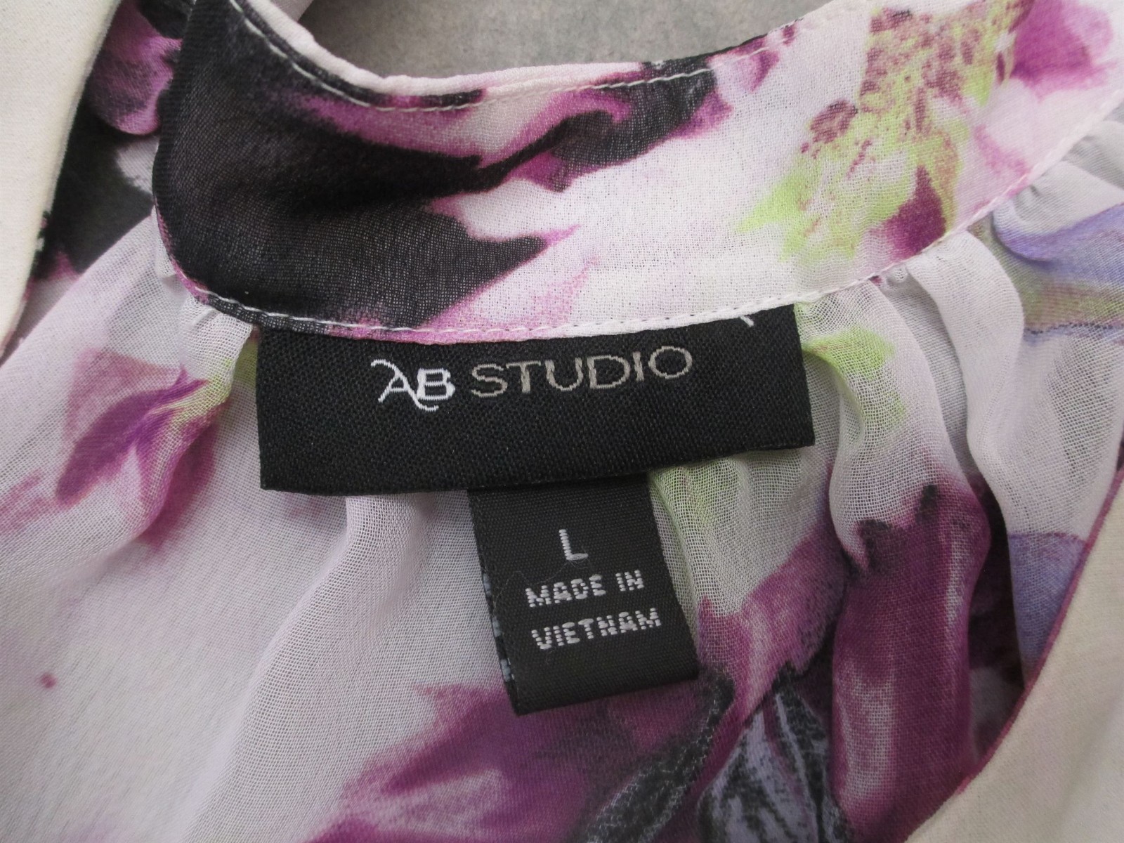 AB Studio Size L Womens Multicolor Floral Buttons Lightweight Beauty Top 046