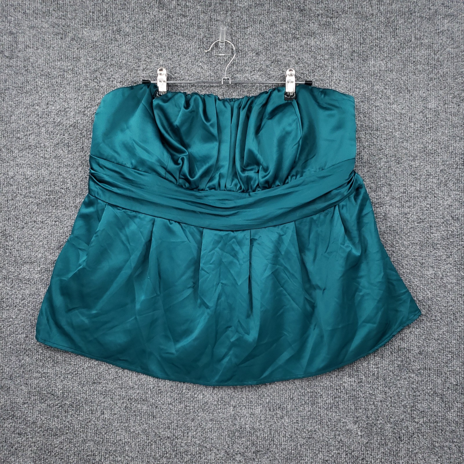 Torrid Top Women 2 US 2X Plus Green Tube Strapless Blouse Zip Back Stretch Lined