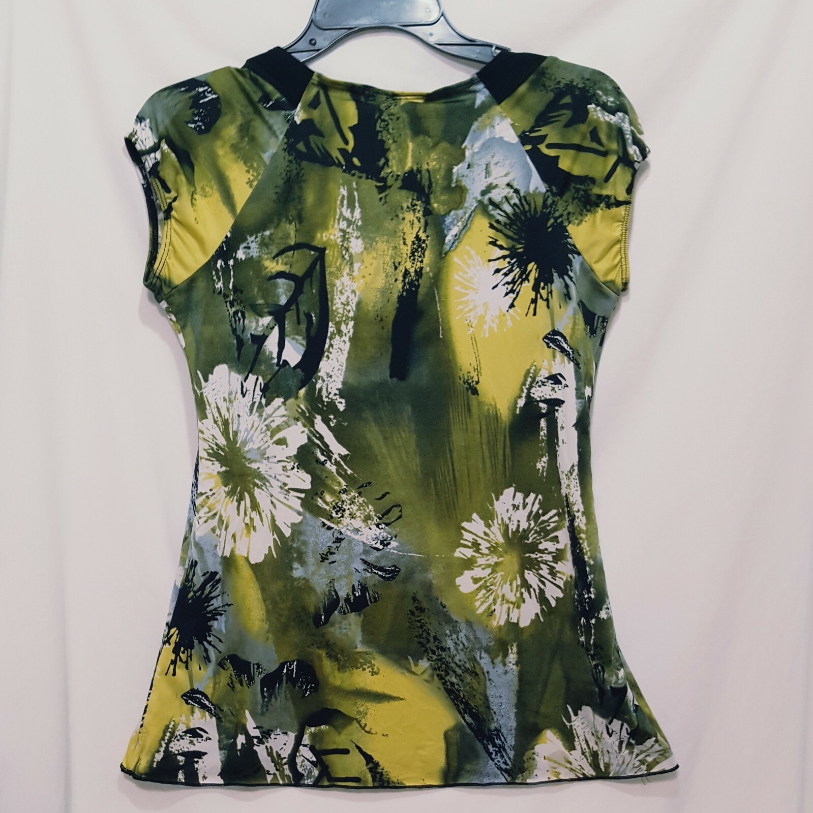 Dynamite Blouse Boho Green Floral Size Medium Leaves Cap Sleeves