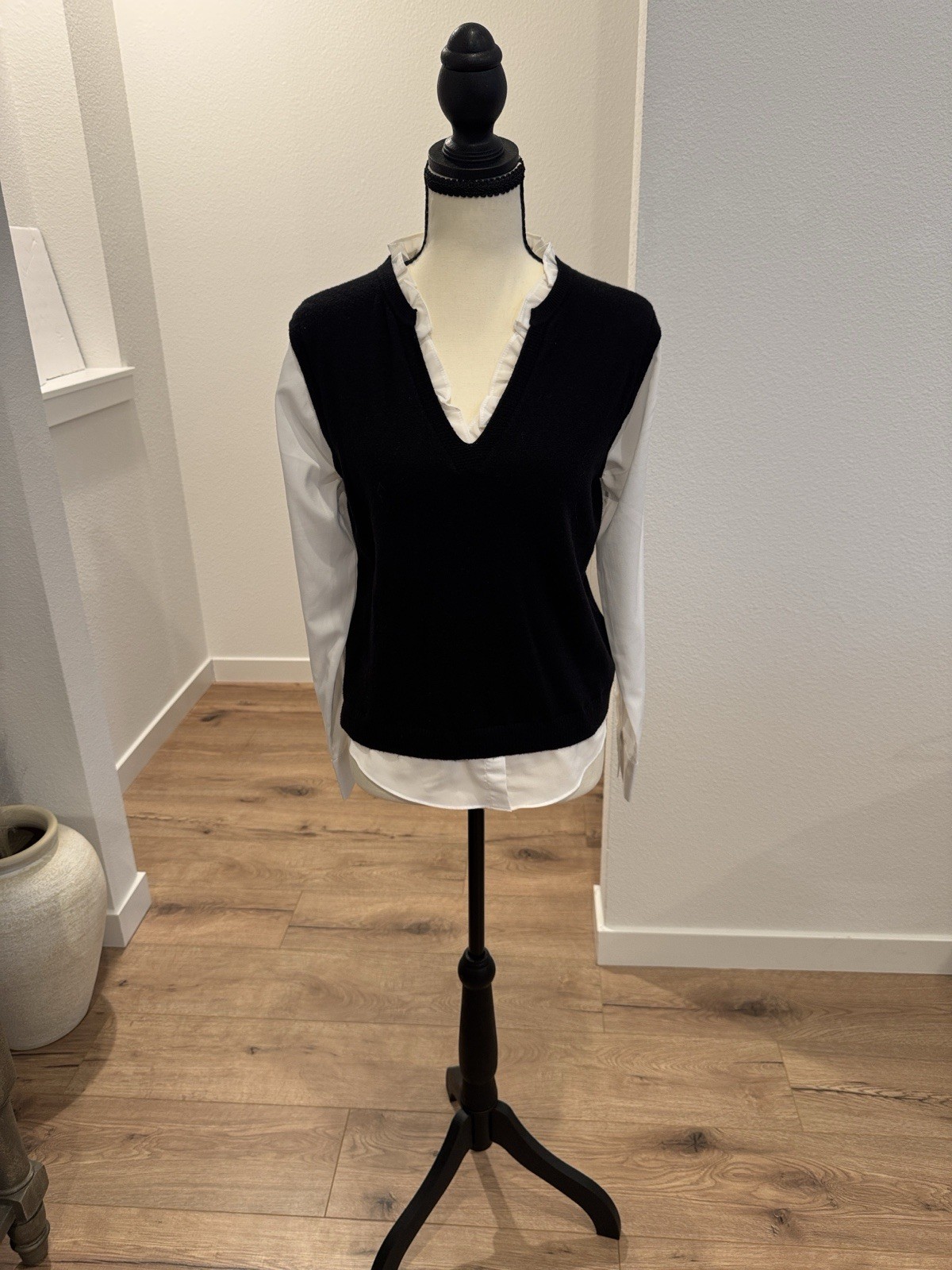 Sioni Milano Women’s Black White Knit Ruffle V-Neck Long Sleeve Blouse S