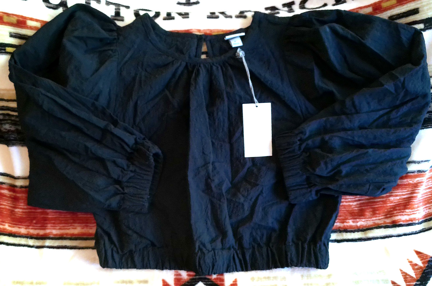 A NEW DAY NWT SIZE M BLACK BALLOON SLEEVE CROPPED PULLOVER KEYHOLE BACK LSLV