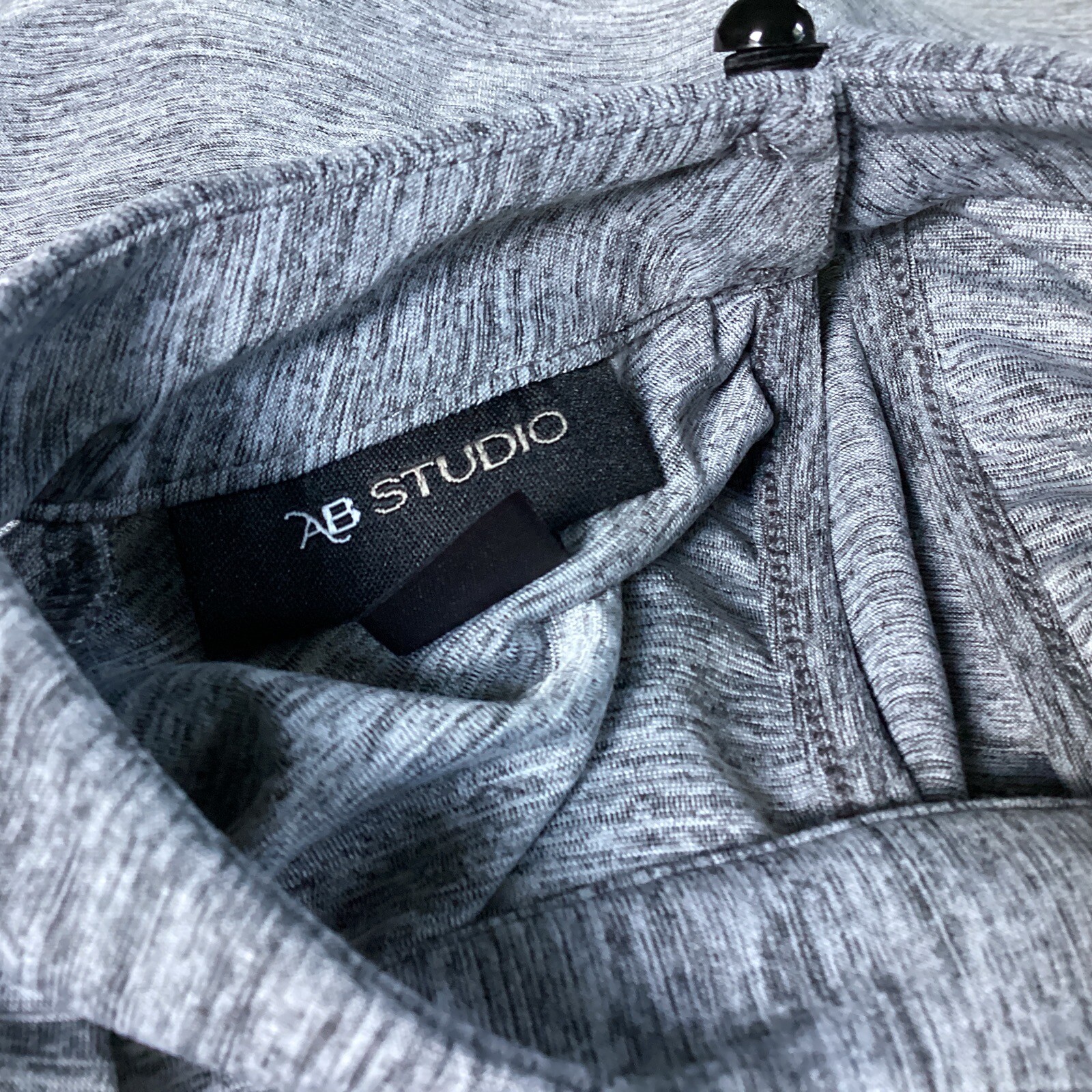 NWT AB Studio Women’s Size Medium Blouse Top Chocker Neckline Silver Gray Short