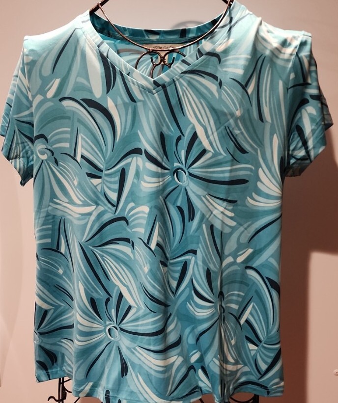 Pioneer Woman ~ Short Sleeve ~ V-Neck ~ Bahama Green ~ Large (12-14) T-Shirt