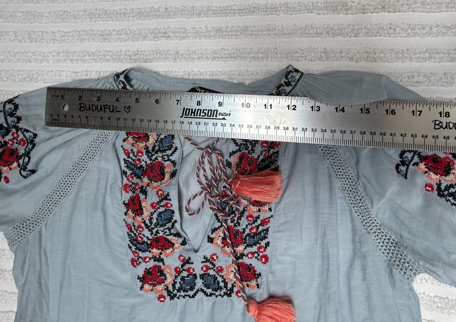 Love Sam Women’s Size XS Floral Embroidered Ruffle Peasant Top Blouse Tasseled