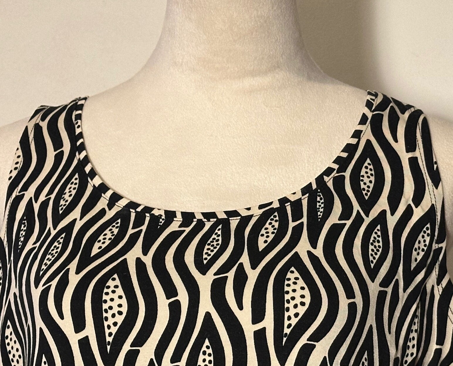 BNWT Gudrun Sjödén Black and Cream “Zebra” Sleeveless Top Tunic Large Bulgaria